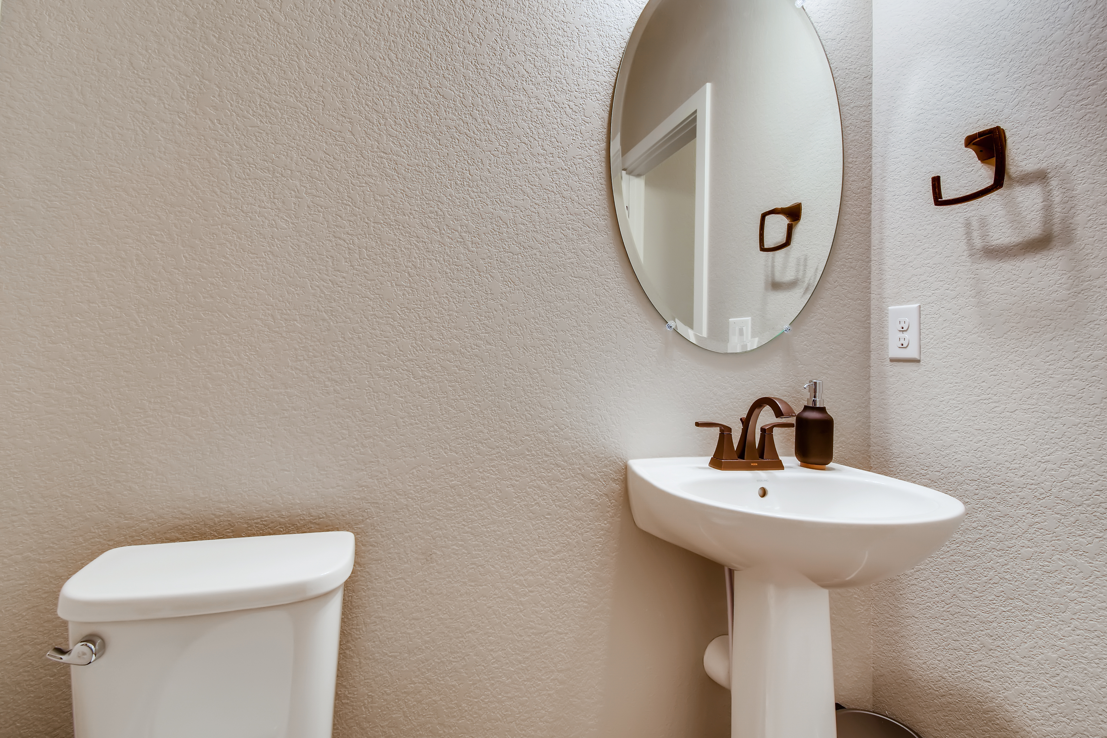 1616 marlowe drive erie co-print-014-021-powder room-3600x2402-300dpi