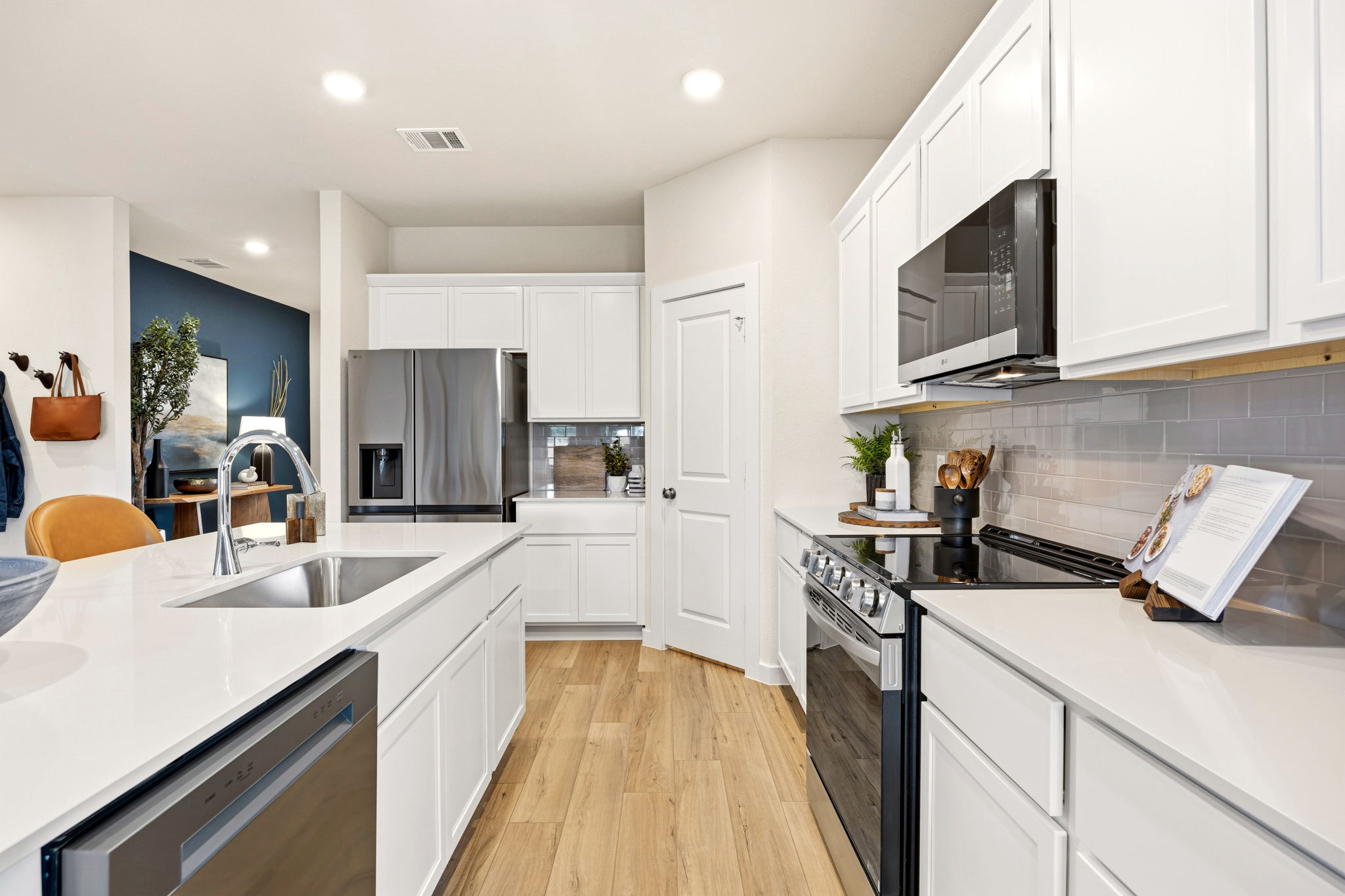 A kitchen with white cabinets.