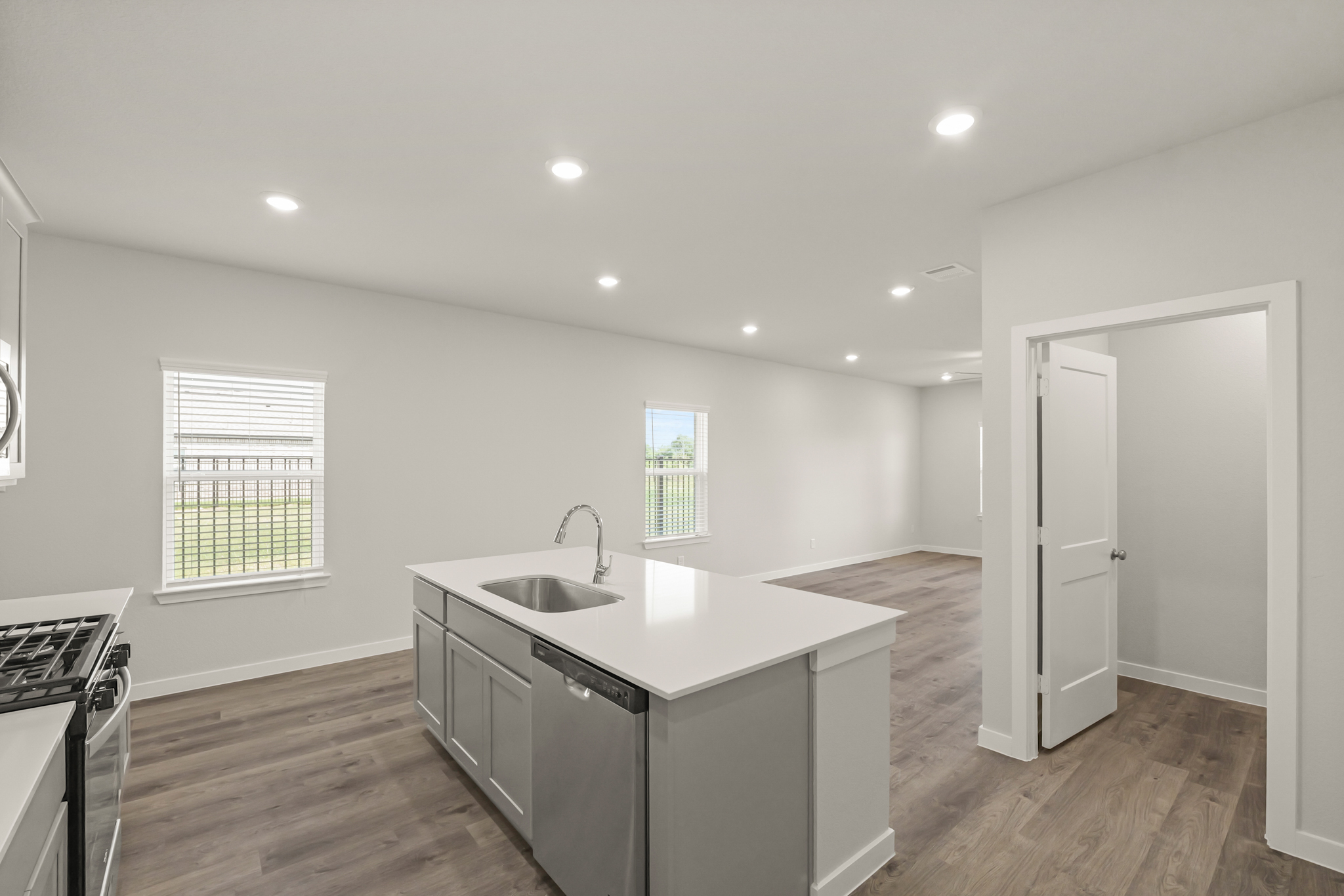 A kitchen with white cabinets.