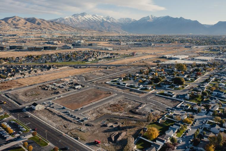 A large city with mountains in the background.